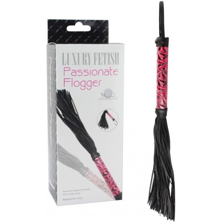 Fouet et Passionate Flogger Luxury Fetish